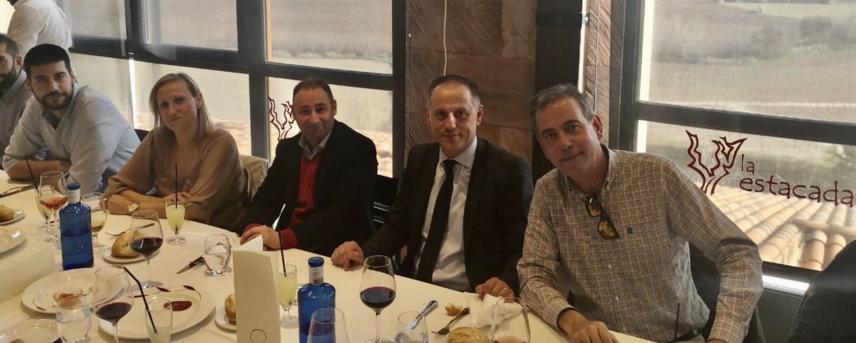 De izquierda a derecha: director jurídico de ASESGC; jueza de instrucción y violencia; jefe de la Comandancia; y los brigadas Joaquín y Fernando Castellanos